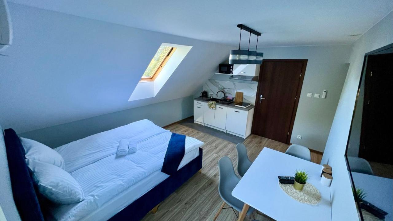Aparthotel W Dolinie Stawow Zator By Housine Las 外观 照片