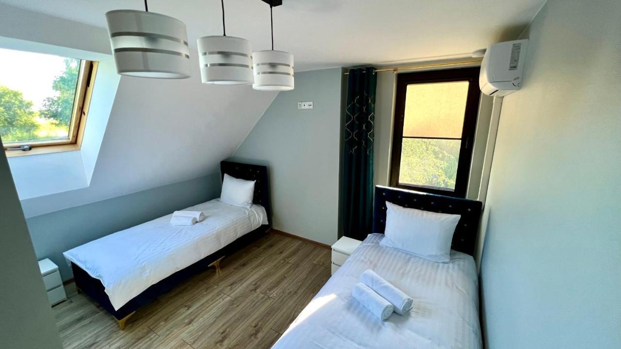 Aparthotel W Dolinie Stawow Zator By Housine Las 外观 照片